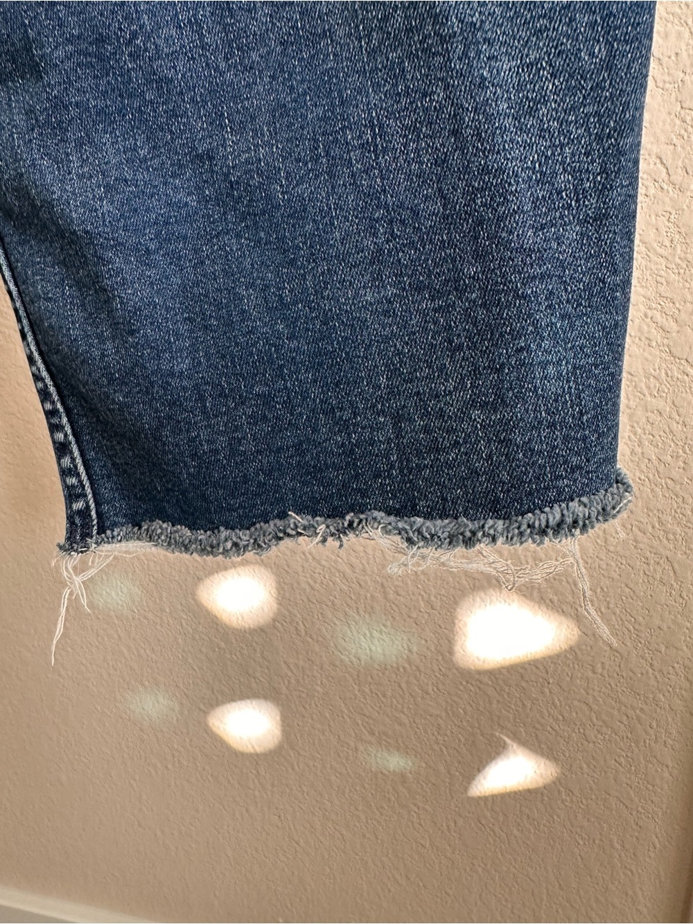 Mother “The Newbie” ankle frayed jeans in size 30 - Picture 5 of 9